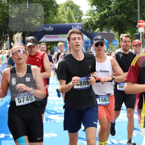 29.06.2025 - hella hamburg halbmarathon Zöllner http://msf.ph/oto/8182581 29.06.2025 10:40:52 Ziel 1631, 1882, 2750, 4634, 4889, 5014, 5026, 5745, 6429, 7080, 7109, 7378, 8074, 8629, 9547, 9979, 10369, 10934, 11959, 14092, 14661, 15351, 16201, 16249, 17486 meine-sportfotos.de
