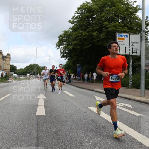 29.06.2025 - hella hamburg halbmarathon Yannick Fuchs http://msf.ph/oto/8182608 29.06.2025 10:28:54 20KM 1080, 1743, 2228, 2879, 3005, 5550, 6305, 7534, 7901, 9345, 9376, 10865, 11019, 12595, 13066, 13493, 13494, 13771, 14448, 14549, 15500, 15902, 16148, 16243, 16417, 17191, 17489, 17751, 17877, 18026, 18099, 18906 meine-sportfotos.de