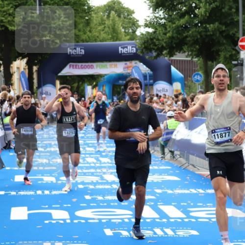 29.06.2025 - hella hamburg halbmarathon Zöllner http://msf.ph/oto/8182616 29.06.2025 10:32:41 Ziel 1707, 1990, 11877, 12987, 13961, 14293, 14908, 16619, 17117, 18135 meine-sportfotos.de