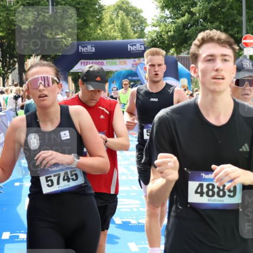 29.06.2025 - hella hamburg halbmarathon Zöllner http://msf.ph/oto/8182617 29.06.2025 10:40:53 Ziel 1631, 1882, 2750, 4634, 5014, 5026, 6429, 7080, 7109, 7378, 8074, 8629, 9547, 9979, 10369, 10934, 11959, 14661, 16249, 17486, 18173 meine-sportfotos.de