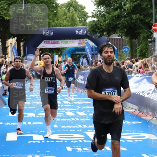 29.06.2025 - hella hamburg halbmarathon Zöllner http://msf.ph/oto/8182655 29.06.2025 10:32:42 Ziel 1707, 1990, 7965, 11877, 12987, 13961, 14293, 14908, 16619, 17117, 17151 meine-sportfotos.de