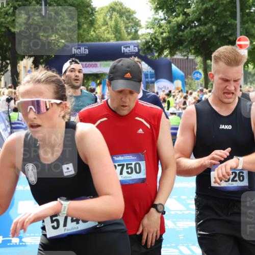 29.06.2025 - hella hamburg halbmarathon Zöllner http://msf.ph/oto/8182656 29.06.2025 10:40:54 Ziel 1631, 1677, 4634, 5014, 6429, 7080, 7109, 7378, 8074, 9547, 9979, 10369, 10934, 11959, 14661, 17486, 18173 meine-sportfotos.de