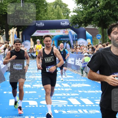 29.06.2025 - hella hamburg halbmarathon Zöllner http://msf.ph/oto/8182685 29.06.2025 10:32:43 Ziel 1990, 7965, 8062, 12987, 13961, 14293, 14908, 16619, 17117, 17151 meine-sportfotos.de