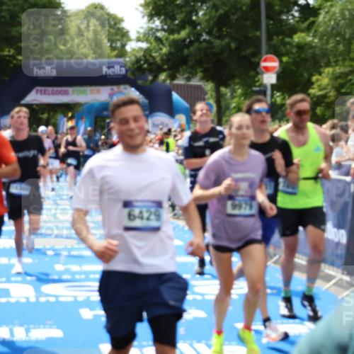 29.06.2025 - hella hamburg halbmarathon Zöllner http://msf.ph/oto/8182721 29.06.2025 10:40:57 Ziel 1631, 1677, 6429, 7109, 7378, 9547, 9979, 10369, 10934, 12088, 12385, 13029, 13158, 14661, 15689, 16347, 17032, 17720, 18173 meine-sportfotos.de