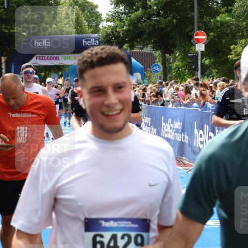 29.06.2025 - hella hamburg halbmarathon Zöllner http://msf.ph/oto/8182808 29.06.2025 10:40:58 Ziel 1631, 1677, 7109, 7378, 9547, 10369, 10934, 12088, 12385, 13029, 13158, 14661, 15689, 16347, 17032, 17720, 18173 meine-sportfotos.de