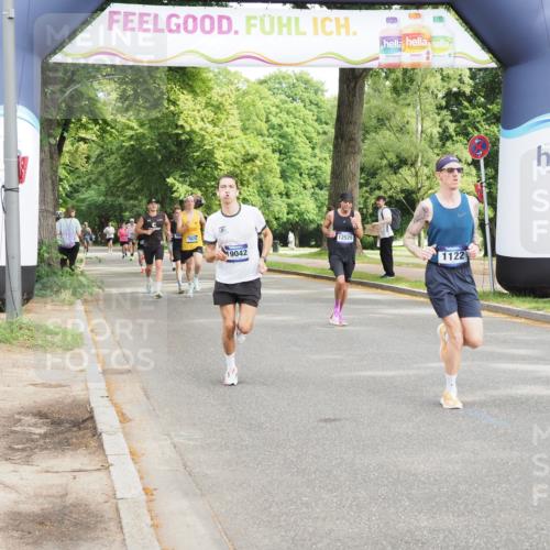 29.06.2025 - hella hamburg halbmarathon MichiJ http://msf.ph/oto/8182810 29.06.2025 10:17:42 Zwischen KM18-KM19 1122, 2604, 10655, 15583 meine-sportfotos.de