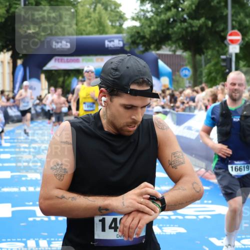 29.06.2025 - hella hamburg halbmarathon Zöllner http://msf.ph/oto/8182835 29.06.2025 10:32:45 Ziel 1990, 7965, 8062, 12987, 13961, 14028, 15054, 16619, 17117, 17151 meine-sportfotos.de