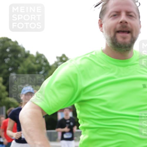 29.06.2025 - hella hamburg halbmarathon Jannik Wohlers http://msf.ph/oto/8182836 29.06.2025 10:23:06 Lombardsbrücke 1048, 1304, 1362, 4391, 4728, 5160, 5406, 7029, 7820, 11300, 11798, 11879, 12874, 14265, 14510, 14512, 14821, 15709, 16185, 16251, 17199, 17719, 18070, 18071, 18089, 18332, 18402, 18818, 18865 meine-sportfotos.de