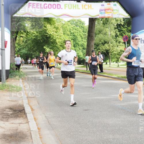 29.06.2025 - hella hamburg halbmarathon MichiJ http://msf.ph/oto/8182853 29.06.2025 10:17:42 Zwischen KM18-KM19 1122, 2604, 10655, 15583 meine-sportfotos.de