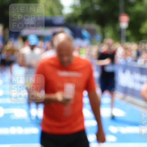 29.06.2025 - hella hamburg halbmarathon Zöllner http://msf.ph/oto/8182871 29.06.2025 10:40:59 Ziel 1677, 7378, 9547, 10369, 10934, 11922, 12088, 12385, 13029, 13158, 14661, 15689, 16347, 17032, 17720, 18173 meine-sportfotos.de