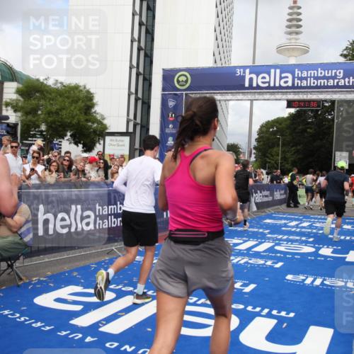 29.06.2025 - hella hamburg halbmarathon Michael Strokosch http://msf.ph/oto/8182898 29.06.2025 10:41:35 Ziel 2579, 2797, 3204, 4893, 5987, 7774, 7796, 8358, 9885, 10894, 12588, 13457, 14275, 14555, 16084, 17159, 17882, 18412, 18442, 18491 meine-sportfotos.de