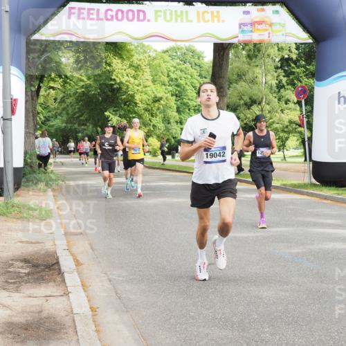 29.06.2025 - hella hamburg halbmarathon MichiJ http://msf.ph/oto/8182914 29.06.2025 10:17:43 Zwischen KM18-KM19 1122, 2604, 15583, 17354, 19042 meine-sportfotos.de