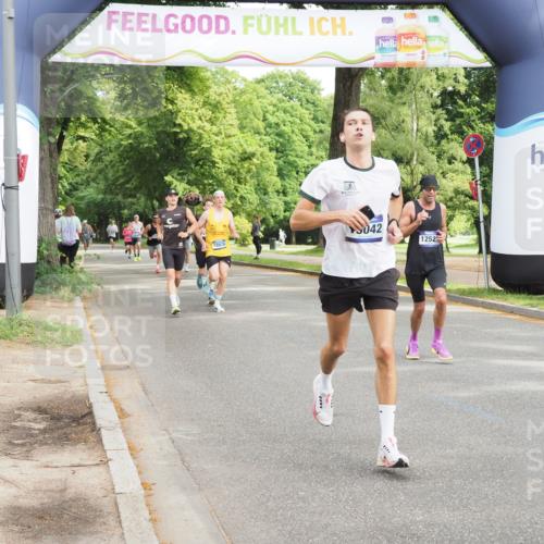 29.06.2025 - hella hamburg halbmarathon MichiJ http://msf.ph/oto/8182939 29.06.2025 10:17:43 Zwischen KM18-KM19 1122, 2604, 15583, 17354, 19042 meine-sportfotos.de
