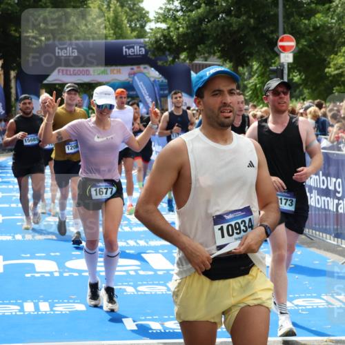 29.06.2025 - hella hamburg halbmarathon Zöllner http://msf.ph/oto/8182946 29.06.2025 10:41:02 Ziel 1677, 2949, 6550, 6683, 9755, 11062, 11922, 12088, 12385, 13029, 13158, 15689, 16347, 17032, 17720, 17971, 18173 meine-sportfotos.de