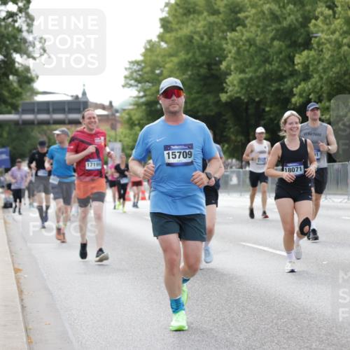 29.06.2025 - hella hamburg halbmarathon Jannik Wohlers http://msf.ph/oto/8182959 29.06.2025 10:23:08 Lombardsbrücke 1048, 1304, 1362, 4391, 4646, 4728, 5160, 5406, 6747, 7029, 7820, 9715, 11300, 11793, 11879, 12874, 14265, 14510, 14512, 15709, 16185, 16251, 16331, 17199, 18070, 18071, 18089, 18332, 18402, 18818, 18865 meine-sportfotos.de