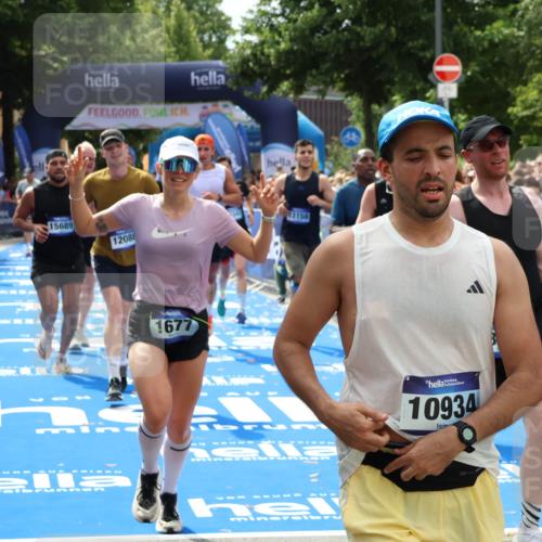 29.06.2025 - hella hamburg halbmarathon Zöllner http://msf.ph/oto/8182965 29.06.2025 10:41:02 Ziel 1677, 2949, 6550, 6683, 9755, 11062, 11922, 12088, 12385, 13029, 13158, 15689, 16347, 17032, 17720, 17971, 18173 meine-sportfotos.de