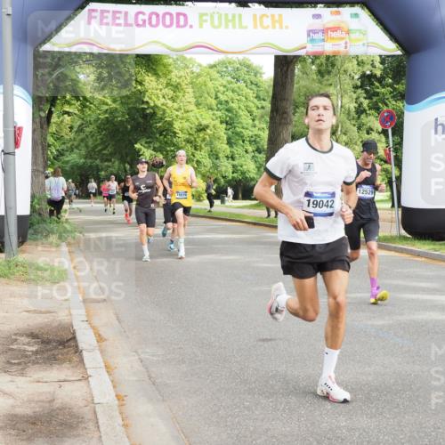 29.06.2025 - hella hamburg halbmarathon MichiJ http://msf.ph/oto/8182968 29.06.2025 10:17:43 Zwischen KM18-KM19 1122, 2604, 15583, 17354, 19042 meine-sportfotos.de