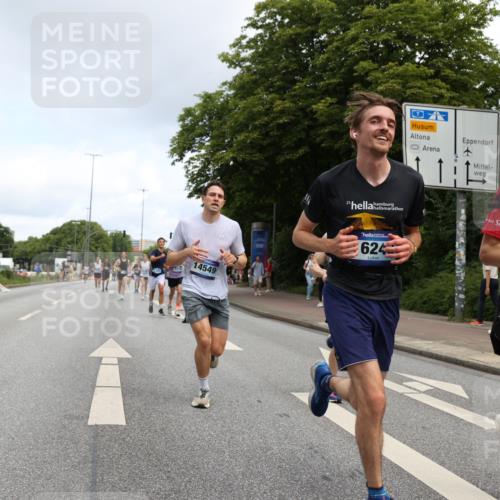 29.06.2025 - hella hamburg halbmarathon Yannick Fuchs http://msf.ph/oto/8182986 29.06.2025 10:28:56 20KM 1080, 1743, 2228, 2879, 3005, 5550, 6305, 7534, 7884, 7901, 9345, 9376, 9519, 10865, 11019, 13066, 13493, 13494, 13771, 14448, 14549, 15500, 15902, 16148, 16243, 16417, 17489, 17751, 17877, 18026, 18099, 18906 meine-sportfotos.de