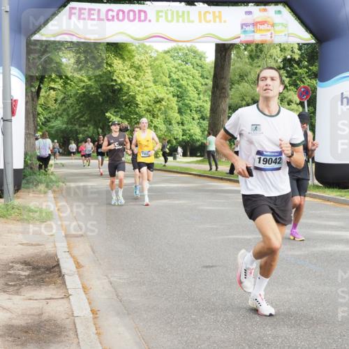 29.06.2025 - hella hamburg halbmarathon MichiJ http://msf.ph/oto/8182987 29.06.2025 10:17:43 Zwischen KM18-KM19 1122, 2604, 15583, 17354, 19042 meine-sportfotos.de