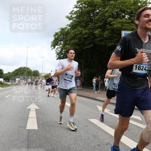 29.06.2025 - hella hamburg halbmarathon Yannick Fuchs http://msf.ph/oto/8183041 29.06.2025 10:28:56 20KM 1080, 1743, 2228, 2879, 3005, 5550, 6305, 7534, 7884, 7901, 9345, 9376, 9519, 10865, 11019, 13066, 13493, 13494, 13771, 14448, 14549, 15500, 15902, 16148, 16243, 16417, 17489, 17751, 17877, 18026, 18099, 18906 meine-sportfotos.de