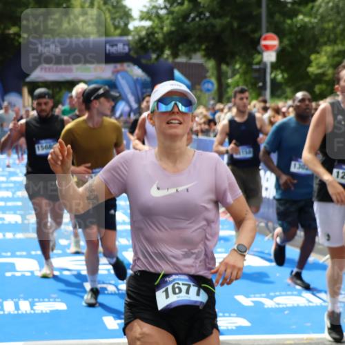 29.06.2025 - hella hamburg halbmarathon Zöllner http://msf.ph/oto/8183049 29.06.2025 10:41:03 Ziel 1677, 2949, 6550, 6683, 9358, 9755, 11062, 11922, 12088, 12385, 13029, 13158, 15689, 16347, 17032, 17100, 17620, 17720, 17971 meine-sportfotos.de
