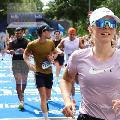 29.06.2025 - hella hamburg halbmarathon Zöllner http://msf.ph/oto/8183089 29.06.2025 10:41:04 Ziel 2949, 4871, 6550, 6683, 9358, 9755, 11062, 11922, 12088, 12385, 13029, 13158, 15689, 16347, 17032, 17100, 17620, 17720, 17971, 18045, 18049 meine-sportfotos.de