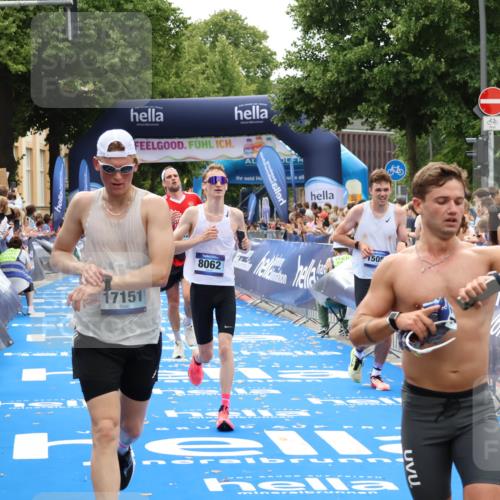 29.06.2025 - hella hamburg halbmarathon Zöllner http://msf.ph/oto/8183140 29.06.2025 10:32:50 Ziel 7965, 8062, 12987, 13686, 14028, 15054, 16425, 17117, 17151, 18687 meine-sportfotos.de