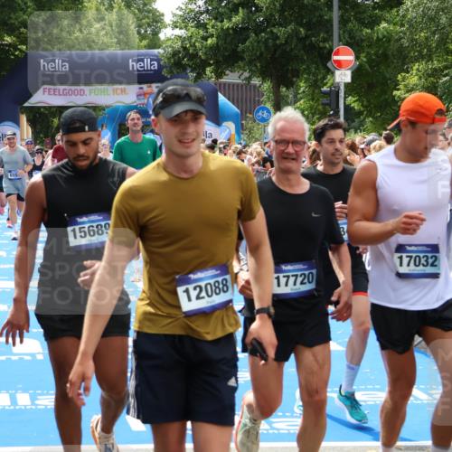 29.06.2025 - hella hamburg halbmarathon Zöllner http://msf.ph/oto/8183146 29.06.2025 10:41:05 Ziel 2568, 2949, 4871, 6550, 6683, 9358, 9755, 11062, 11922, 13158, 13268, 15689, 16347, 17032, 17100, 17620, 17720, 17971, 18045, 18049 meine-sportfotos.de