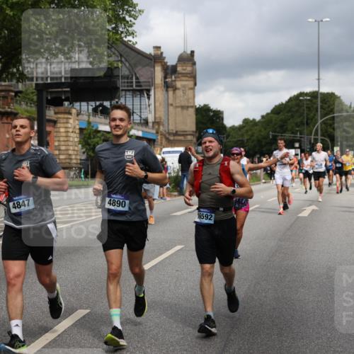 29.06.2025 - hella hamburg halbmarathon Yannick Fuchs http://msf.ph/oto/8183198 29.06.2025 10:43:19 20KM 1094, 1342, 1381, 1452, 1476, 2260, 2592, 2596, 2706, 3060, 3985, 4183, 4185, 4847, 4890, 5705, 6158, 6389, 7067, 7297, 8112, 8302, 8821, 9038, 9213, 9649, 9661, 9695, 10053, 10184, 10859, 10860, 11340, 11519, 11579, 11679, 11779, 11977, 12094, 12421, 12533, 13009, 13183, 13233, 13269, 13450, 13688, 15384, 15422, 15857, 15894, 16369, 16592, 16627, 17173, 17632, 17745, 18598, 18842, 18873, 18887 meine-sportfotos.de