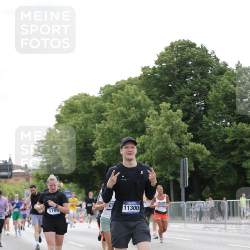 29.06.2025 - hella hamburg halbmarathon Jannik Wohlers http://msf.ph/oto/8183218 29.06.2025 10:23:15 Lombardsbrücke 1048, 1304, 2125, 4391, 4646, 5160, 5406, 6747, 7029, 8031, 8181, 8676, 9715, 10649, 11300, 11454, 11793, 12874, 13149, 14512, 14521, 15709, 15739, 15853, 16185, 16251, 16331, 17199, 17385, 18070, 18071, 18089, 18314, 18402, 18818, 18865 meine-sportfotos.de