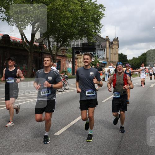 29.06.2025 - hella hamburg halbmarathon Yannick Fuchs http://msf.ph/oto/8183234 29.06.2025 10:43:19 20KM 1094, 1342, 1381, 1452, 1476, 2260, 2592, 2596, 2706, 3060, 3985, 4183, 4185, 4847, 4890, 5705, 6158, 6389, 7067, 7297, 8112, 8302, 8821, 9038, 9213, 9649, 9661, 9695, 10053, 10184, 10859, 10860, 11340, 11519, 11579, 11679, 11779, 11977, 12094, 12421, 12533, 13009, 13183, 13233, 13269, 13450, 13688, 15384, 15422, 15857, 15894, 16369, 16592, 16627, 17173, 17632, 17745, 18598, 18842, 18873, 18887 meine-sportfotos.de