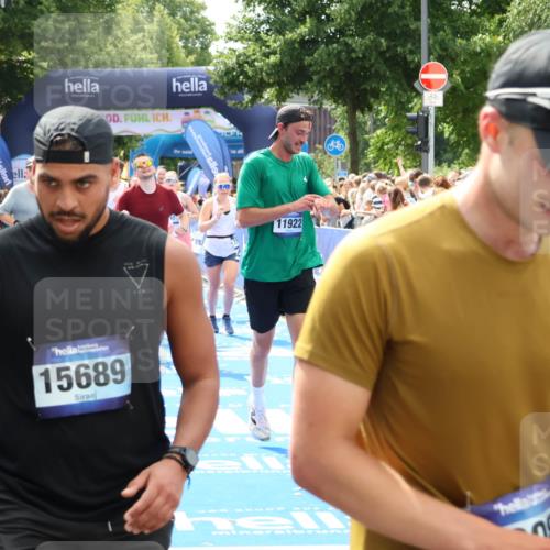 29.06.2025 - hella hamburg halbmarathon Zöllner http://msf.ph/oto/8183235 29.06.2025 10:41:06 Ziel 1136, 2568, 2949, 4871, 6550, 6683, 9358, 9755, 9815, 11062, 11922, 13268, 17100, 17620, 17971, 18045, 18049 meine-sportfotos.de