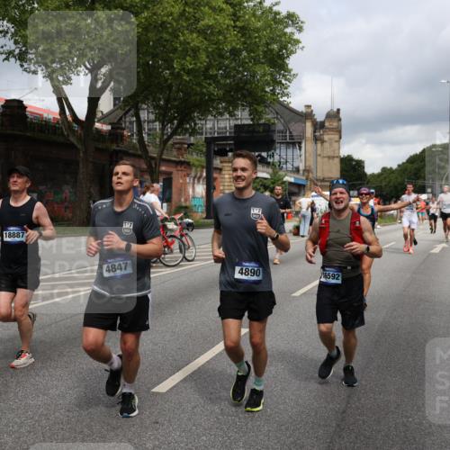 29.06.2025 - hella hamburg halbmarathon Yannick Fuchs http://msf.ph/oto/8183243 29.06.2025 10:43:19 20KM 1094, 1342, 1381, 1452, 1476, 2260, 2592, 2596, 2706, 3060, 3985, 4183, 4185, 4847, 4890, 5705, 6158, 6389, 7067, 7297, 8112, 8302, 8821, 9038, 9213, 9649, 9661, 9695, 10053, 10184, 10859, 10860, 11340, 11519, 11579, 11679, 11779, 11977, 12094, 12421, 12533, 13009, 13183, 13233, 13269, 13450, 13688, 15384, 15422, 15857, 15894, 16369, 16592, 16627, 17173, 17632, 17745, 18598, 18842, 18873, 18887 meine-sportfotos.de
