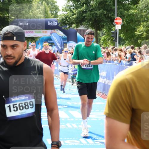 29.06.2025 - hella hamburg halbmarathon Zöllner http://msf.ph/oto/8183244 29.06.2025 10:41:07 Ziel 1136, 2568, 2949, 3618, 4871, 6550, 6683, 9358, 9659, 9755, 9815, 11062, 11922, 13268, 17100, 17620, 17971, 18045, 18049 meine-sportfotos.de