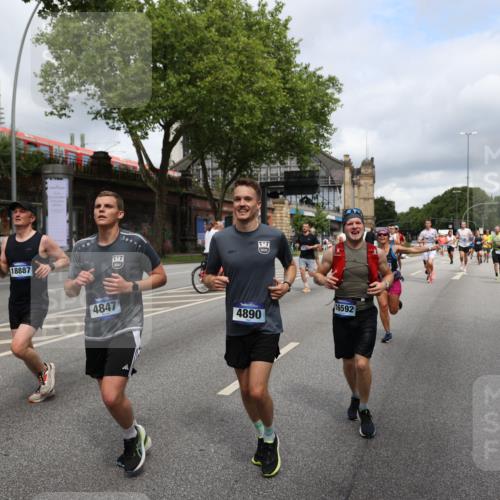 29.06.2025 - hella hamburg halbmarathon Yannick Fuchs http://msf.ph/oto/8183253 29.06.2025 10:43:19 20KM 1094, 1342, 1381, 1452, 1476, 2260, 2592, 2596, 2706, 3060, 3985, 4183, 4185, 4847, 4890, 5705, 6158, 6389, 7067, 7297, 8112, 8302, 8821, 9038, 9213, 9649, 9661, 9695, 10053, 10184, 10859, 10860, 11340, 11519, 11579, 11679, 11779, 11977, 12094, 12421, 12533, 13009, 13183, 13233, 13269, 13450, 13688, 15384, 15422, 15857, 15894, 16369, 16592, 16627, 17173, 17632, 17745, 18598, 18842, 18873, 18887 meine-sportfotos.de