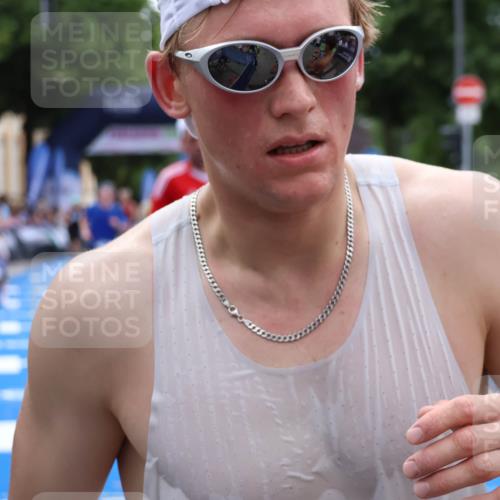 29.06.2025 - hella hamburg halbmarathon Zöllner http://msf.ph/oto/8183290 29.06.2025 10:32:53 Ziel 4749, 6358, 10453, 12290, 13686, 14028, 15054, 16425, 18687, 19059 meine-sportfotos.de