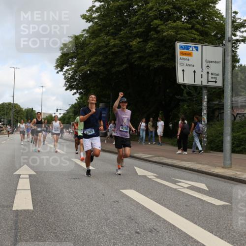 29.06.2025 - hella hamburg halbmarathon Yannick Fuchs http://msf.ph/oto/8183294 29.06.2025 10:28:58 20KM 1080, 1743, 2228, 2879, 3005, 5550, 6305, 7534, 7884, 7901, 9345, 9376, 9519, 10865, 11019, 11202, 13066, 13493, 13494, 13771, 14448, 14549, 15500, 15902, 16148, 16243, 16417, 17489, 17751, 17877, 18026, 18099, 18906 meine-sportfotos.de