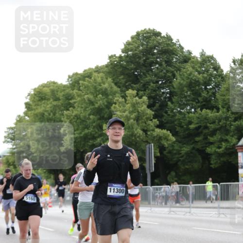 29.06.2025 - hella hamburg halbmarathon Jannik Wohlers http://msf.ph/oto/8183314 29.06.2025 10:23:15 Lombardsbrücke 1048, 1304, 2125, 4391, 4646, 5160, 5406, 6747, 7029, 8031, 8181, 8676, 9715, 10649, 11300, 11454, 11793, 12874, 13149, 14512, 14521, 15709, 15739, 15853, 16185, 16251, 16331, 17199, 17385, 18070, 18071, 18089, 18314, 18402, 18818, 18865 meine-sportfotos.de