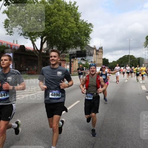 29.06.2025 - hella hamburg halbmarathon Yannick Fuchs http://msf.ph/oto/8183315 29.06.2025 10:43:20 20KM 1094, 1342, 1381, 1452, 1476, 2260, 2592, 2596, 2706, 2889, 3060, 3985, 4183, 4185, 4847, 4890, 5705, 6158, 7067, 7297, 8112, 8302, 8821, 9038, 9126, 9213, 9649, 9661, 9695, 10053, 10184, 10859, 10860, 11340, 11519, 11579, 11679, 11779, 11977, 12094, 12421, 12533, 13009, 13183, 13233, 13269, 13450, 13688, 15384, 15422, 15857, 15894, 16114, 16369, 16592, 16627, 17173, 17632, 18598, 18842, 18873, 18887 meine-sportfotos.de
