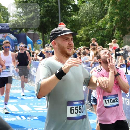 29.06.2025 - hella hamburg halbmarathon Zöllner http://msf.ph/oto/8183318 29.06.2025 10:41:10 Ziel 1136, 2568, 2949, 3618, 4380, 4871, 5709, 6683, 8122, 9358, 9659, 9815, 13268, 17100, 17620, 17971, 18045, 18049 meine-sportfotos.de