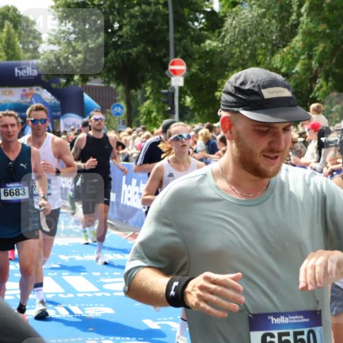 29.06.2025 - hella hamburg halbmarathon Zöllner http://msf.ph/oto/8183328 29.06.2025 10:41:10 Ziel 1136, 2568, 2949, 3618, 4380, 4871, 5709, 6683, 8122, 9358, 9659, 9815, 13268, 17100, 17620, 17971, 18045, 18049 meine-sportfotos.de