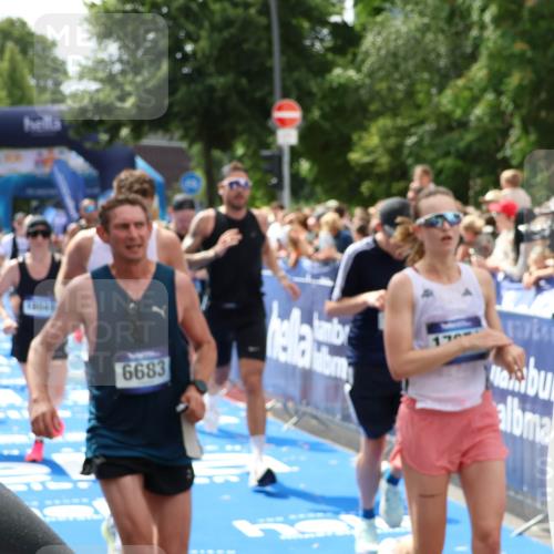 29.06.2025 - hella hamburg halbmarathon Zöllner http://msf.ph/oto/8183352 29.06.2025 10:41:11 Ziel 1136, 2568, 3332, 3618, 4380, 4871, 5709, 6683, 8122, 9358, 9659, 9815, 12895, 13268, 17100, 17620, 17971, 18045, 18049 meine-sportfotos.de
