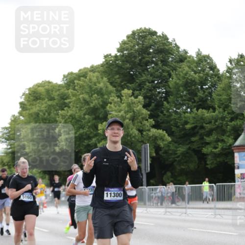 29.06.2025 - hella hamburg halbmarathon Jannik Wohlers http://msf.ph/oto/8183353 29.06.2025 10:23:15 Lombardsbrücke 1048, 1304, 2125, 4391, 4646, 5160, 5406, 6747, 7029, 8031, 8181, 8676, 9715, 10649, 11300, 11454, 11793, 12874, 13149, 14512, 14521, 15709, 15739, 15853, 16185, 16251, 16331, 17199, 17385, 18070, 18071, 18089, 18314, 18402, 18818, 18865 meine-sportfotos.de