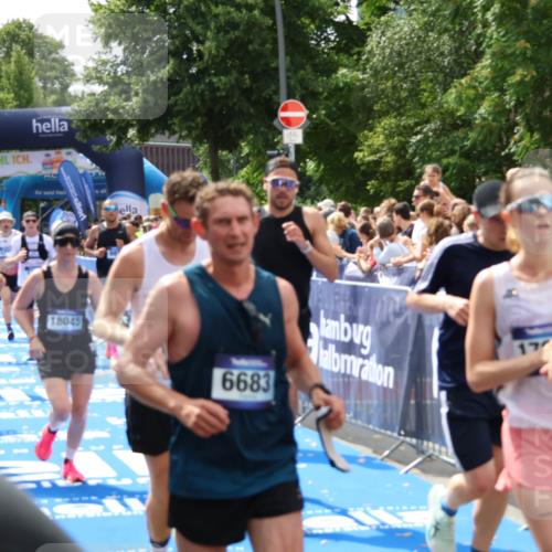 29.06.2025 - hella hamburg halbmarathon Zöllner http://msf.ph/oto/8183363 29.06.2025 10:41:11 Ziel 1136, 2568, 3332, 3618, 4380, 4871, 5709, 6683, 8122, 9358, 9659, 9815, 12895, 13268, 17100, 17620, 17971, 18045, 18049 meine-sportfotos.de