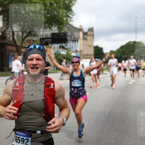 29.06.2025 - hella hamburg halbmarathon Yannick Fuchs http://msf.ph/oto/8183367 29.06.2025 10:43:20 20KM 1094, 1342, 1381, 1452, 1476, 2260, 2592, 2596, 2706, 2889, 3060, 3985, 4183, 4185, 4847, 4890, 5705, 6158, 7067, 7297, 8112, 8302, 8821, 9038, 9126, 9213, 9649, 9661, 9695, 10053, 10184, 10859, 10860, 11340, 11519, 11579, 11679, 11779, 11977, 12094, 12421, 12533, 13009, 13183, 13233, 13269, 13450, 13688, 15384, 15422, 15857, 15894, 16114, 16369, 16592, 16627, 17173, 17632, 18598, 18842, 18873, 18887 meine-sportfotos.de