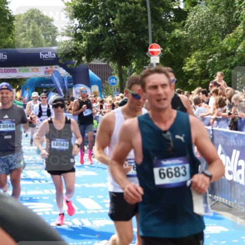 29.06.2025 - hella hamburg halbmarathon Zöllner http://msf.ph/oto/8183376 29.06.2025 10:41:12 Ziel 1136, 2568, 3332, 3618, 4205, 4380, 4871, 5709, 8122, 9358, 9659, 9815, 10375, 12895, 13268, 17100, 17620, 17834, 18045, 18049 meine-sportfotos.de