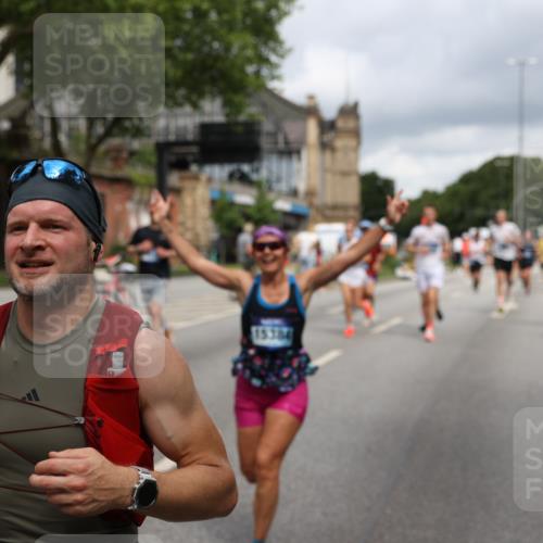 29.06.2025 - hella hamburg halbmarathon Yannick Fuchs http://msf.ph/oto/8183396 29.06.2025 10:43:20 20KM 1094, 1342, 1381, 1452, 1476, 2260, 2592, 2596, 2706, 2889, 3060, 3985, 4183, 4185, 4847, 4890, 5705, 6158, 7067, 7297, 8112, 8302, 8821, 9038, 9126, 9213, 9649, 9661, 9695, 10053, 10184, 10859, 10860, 11340, 11519, 11579, 11679, 11779, 11977, 12094, 12421, 12533, 13009, 13183, 13233, 13269, 13450, 13688, 15384, 15422, 15857, 15894, 16114, 16369, 16592, 16627, 17173, 17632, 18598, 18842, 18873, 18887 meine-sportfotos.de