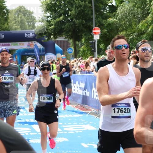 29.06.2025 - hella hamburg halbmarathon Zöllner http://msf.ph/oto/8183399 29.06.2025 10:41:12 Ziel 1136, 2568, 3332, 3618, 4205, 4380, 4871, 5709, 8122, 9358, 9659, 9815, 10375, 12895, 13268, 17100, 17620, 17834, 18045, 18049 meine-sportfotos.de