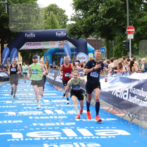 29.06.2025 - hella hamburg halbmarathon Zöllner http://msf.ph/oto/8183405 29.06.2025 10:32:58 Ziel 4463, 4749, 6358, 10453, 12290, 16425, 18679, 18687, 19059 meine-sportfotos.de