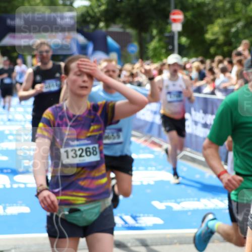 29.06.2025 - hella hamburg halbmarathon Zöllner http://msf.ph/oto/8183411 29.06.2025 10:41:15 Ziel 1136, 3332, 3618, 4205, 4380, 5387, 5709, 6901, 8122, 9659, 9711, 9815, 10375, 12434, 12895, 17834 meine-sportfotos.de